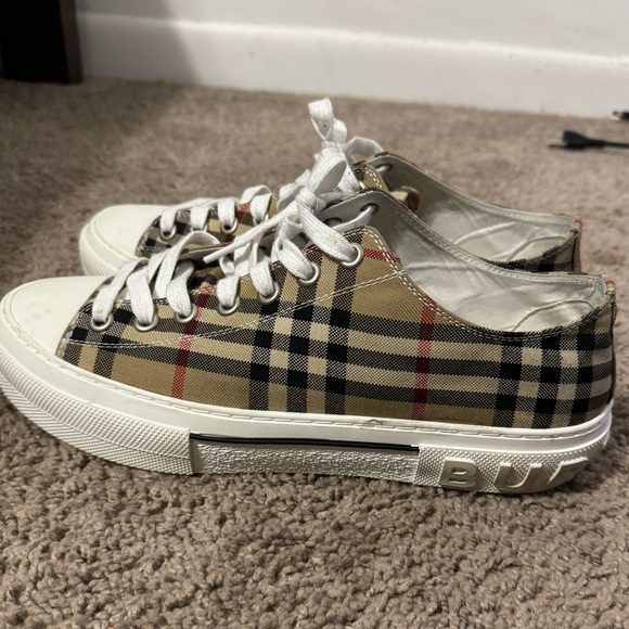 I’m selling these Burberry shoes size 43 eu (size 10 us) - Picture 2 of 5
